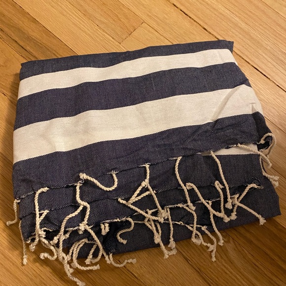 Turkish Towel in Navy & White - Picture 6 of 6
